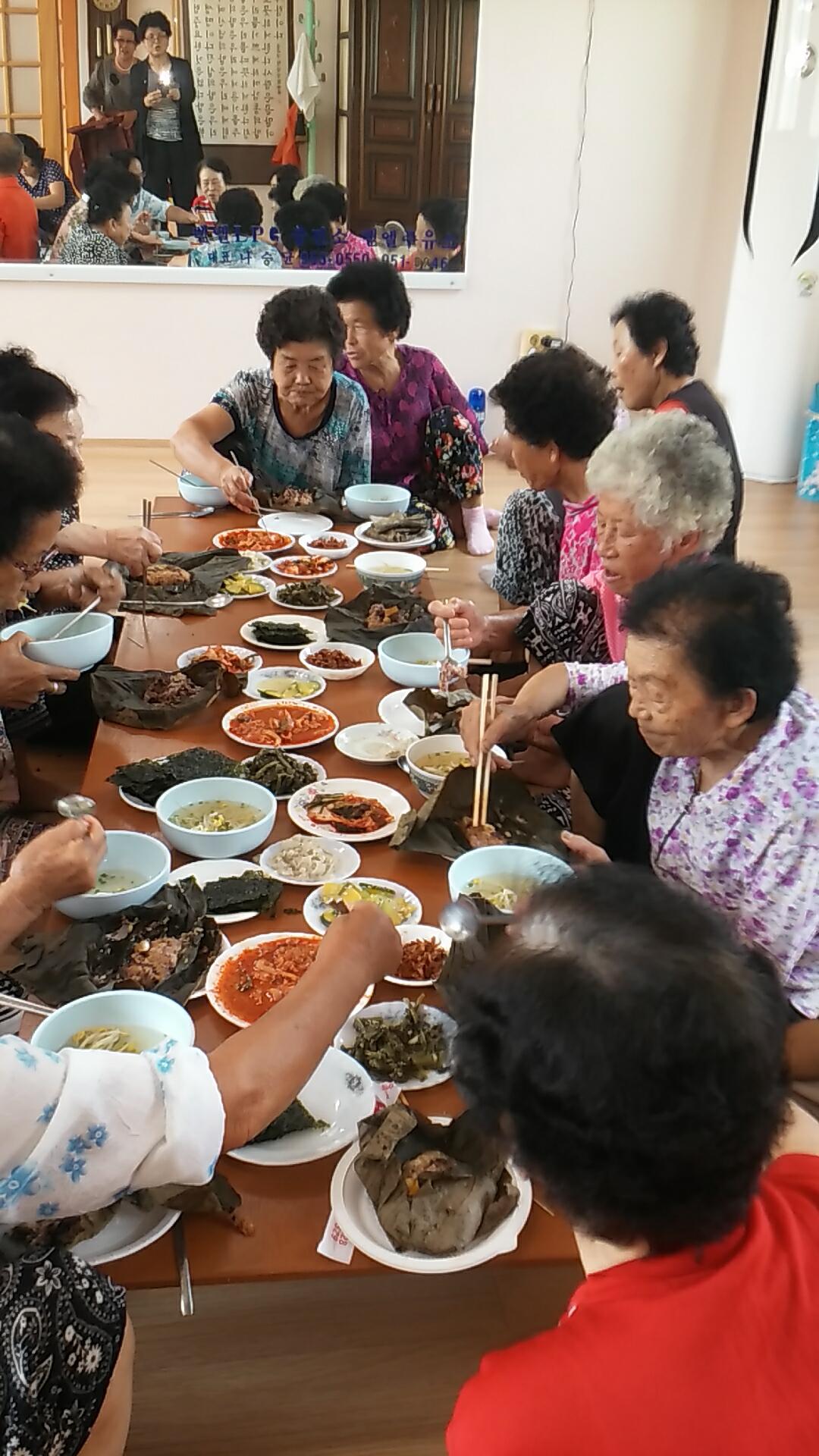 (14일)시초면 선암1리 연잎밥 잔치에 동네가 들석 (1)