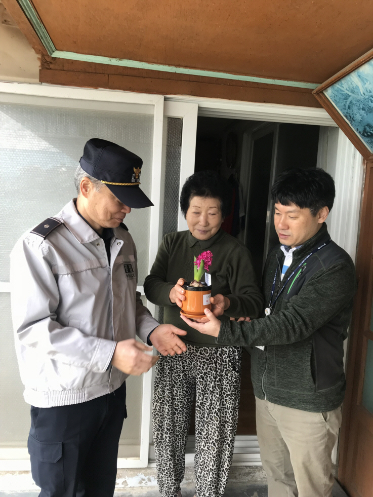 꾸미기_(22일) 종천면, 어르신 봄꽃과 함께하세요!