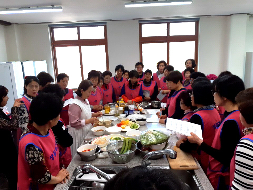 꾸미기_(9일) 서천군, 냄새 없는 생청국 건강밥상 상품개발 교육 마쳐(생청국실습 모습)