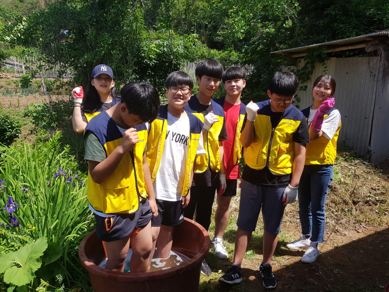 꾸미기_(28일)  서천군 마산면 프리지아 학생 봉사단을 아시나요 (이불빨래)