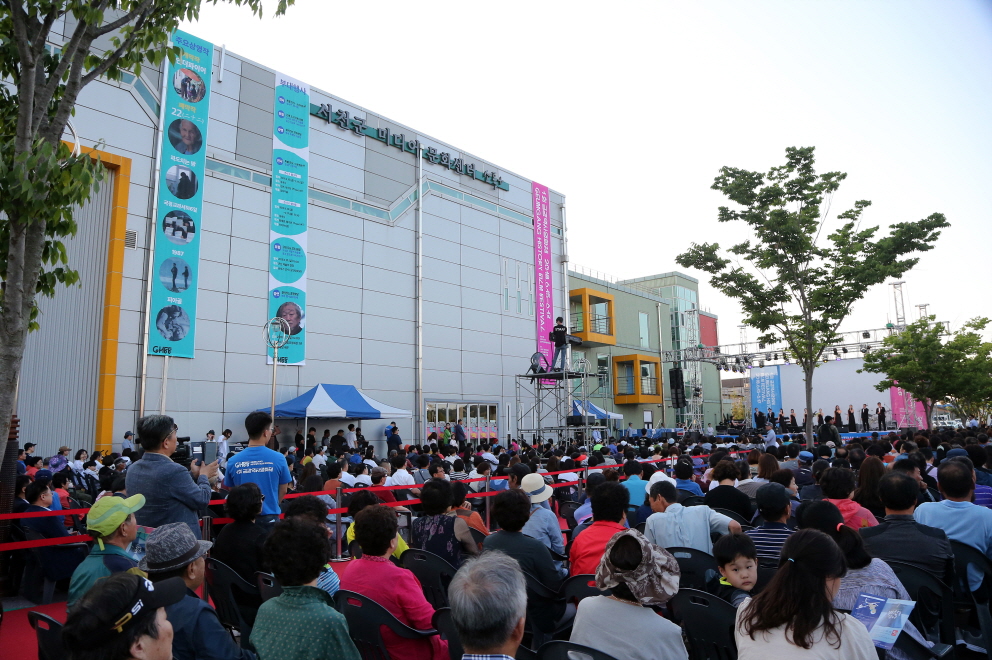 꾸미기_(18일) 1회 금강역사영화제, 수많은 인파 몰려 '기대 이상'(식전행사)