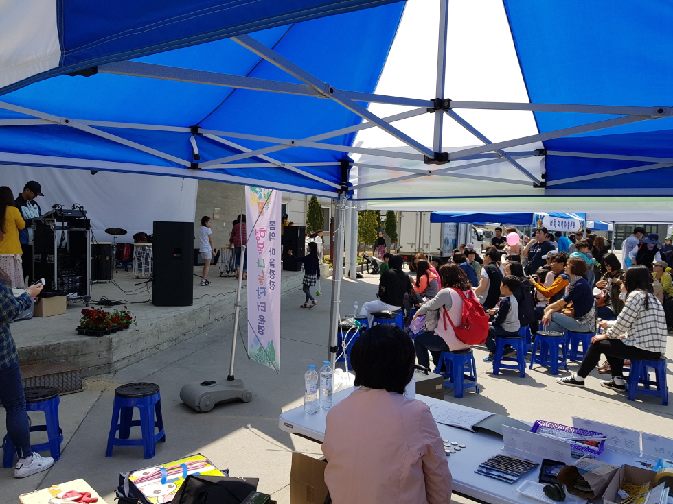 꾸미기_(26일) 서천군, 오는 30일 봄의마을 광장서 행복나눔장터 개최(지난해 장터 모습))