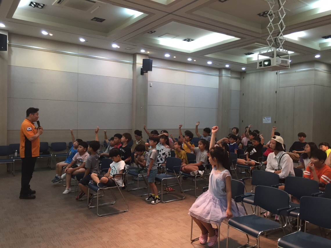 사진(31일) 서천읍 주민자치위원회, 테마가 있는 인문학 사업 추진 활발(테마가 있는 안전교실 운영 모습) (2)