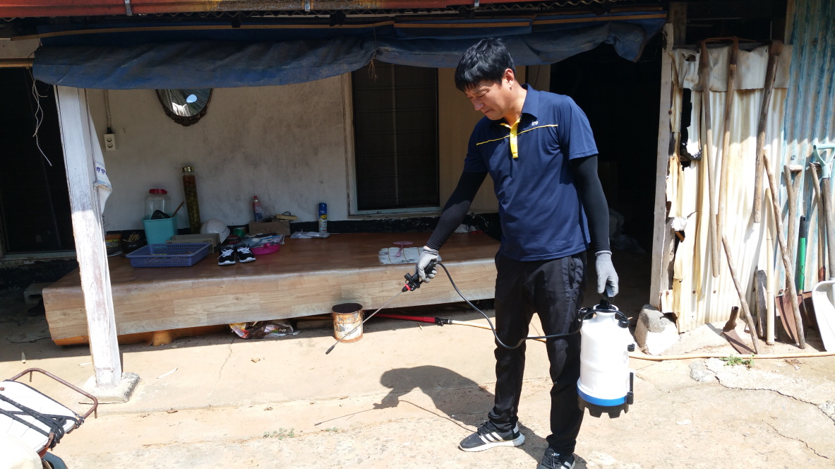 사진(28일) 서면지역사회보장협의체, 해충방제사업 실시
