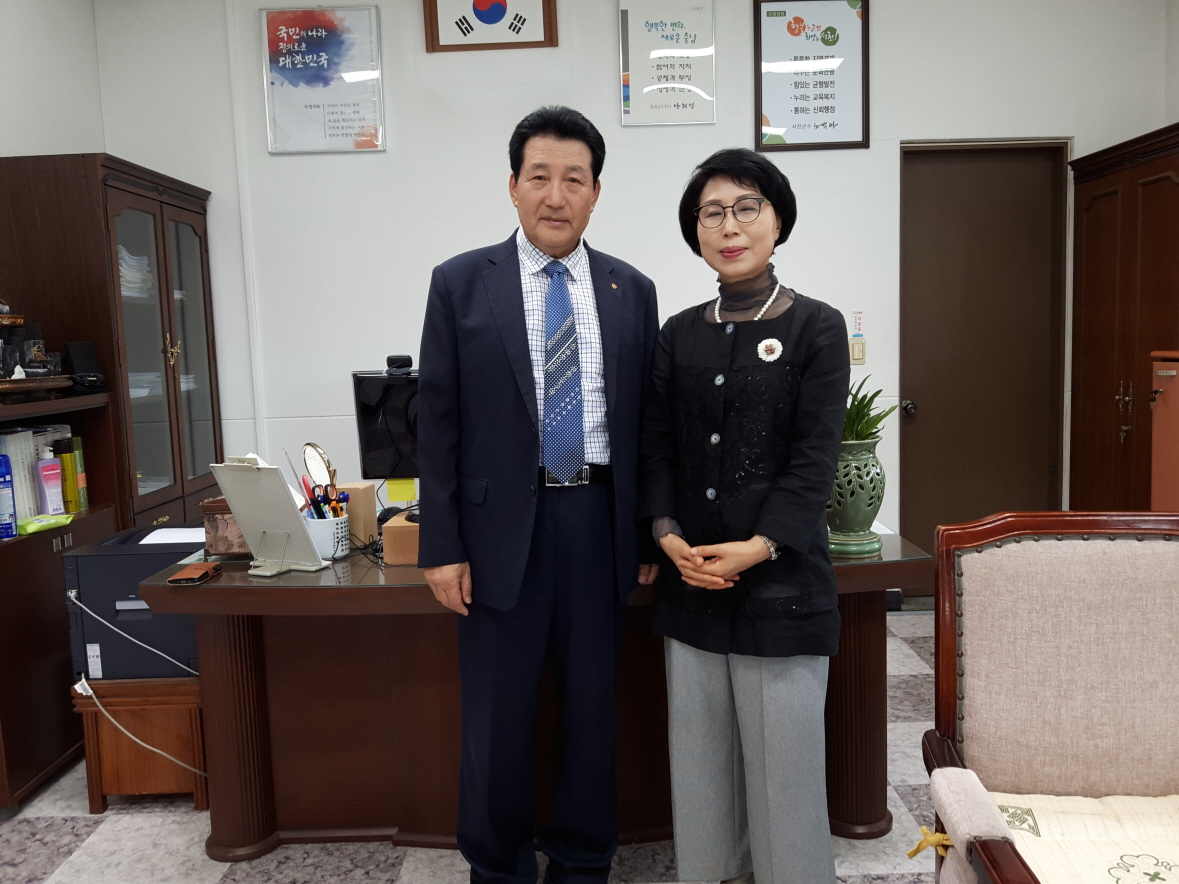 사진(10일) 한산면, 한가위 앞두고 이웃사랑 실천 줄이어(한산교회 백용상장로 기부)