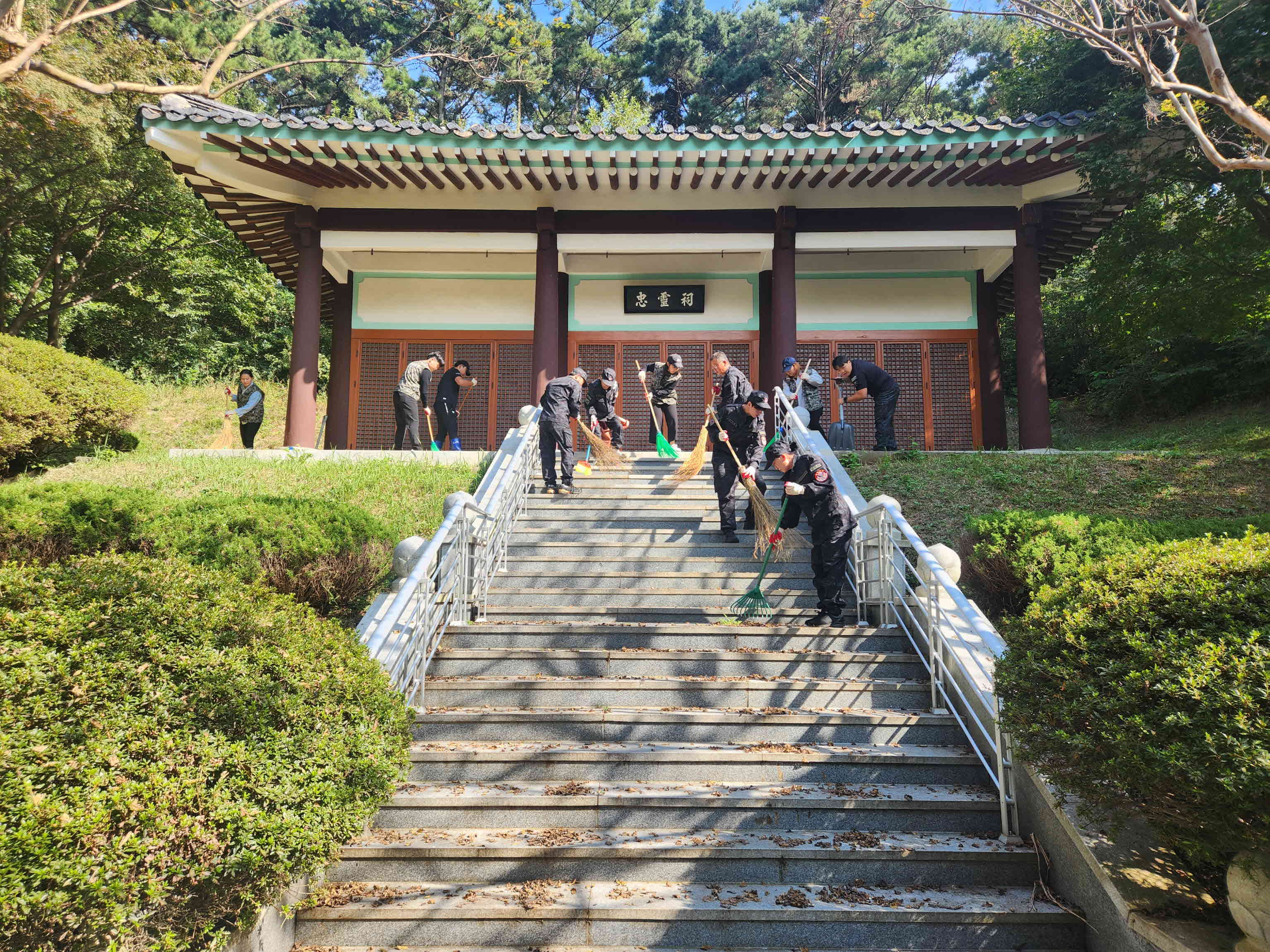 특수임무유공자회 서천군지회, 현충시설 환경개선 봉사활동 펼쳐2