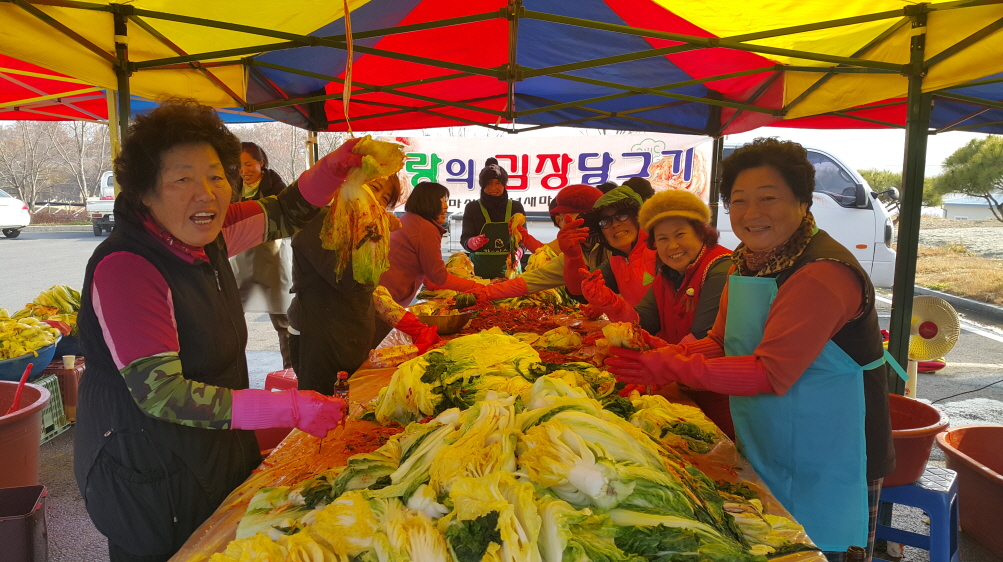 마산면 새마을지도자협의회, 김장김치에 사랑을 담다!