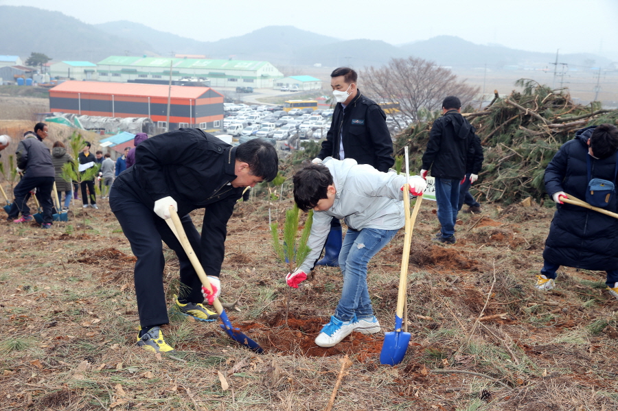 서천군, 제74회 식목일 나무심기 행사 개최